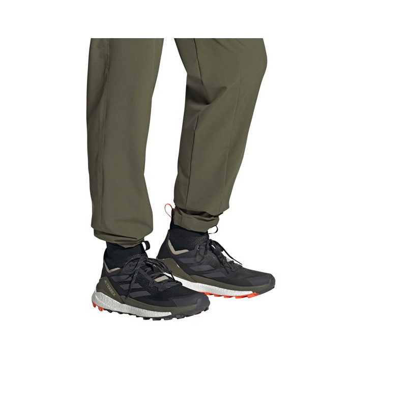 Sportbačiai Adidas FREE HIKER 2 Carbon/Grisei/Negbás